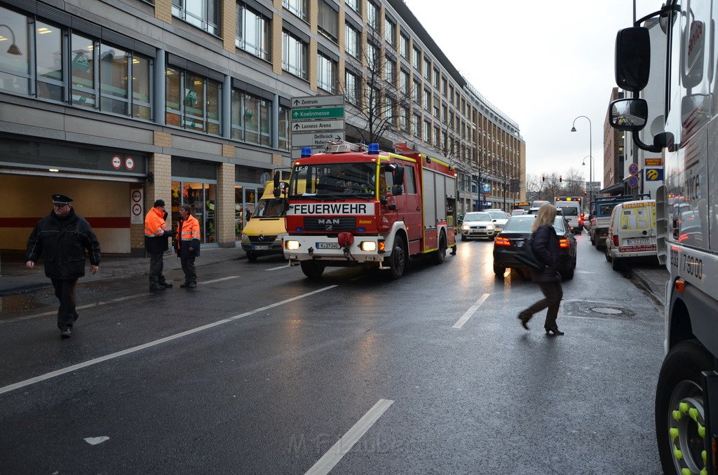 Stadtbus fing Feuer Koeln Muelheim Frankfurterstr Wiener Platz P236.JPG